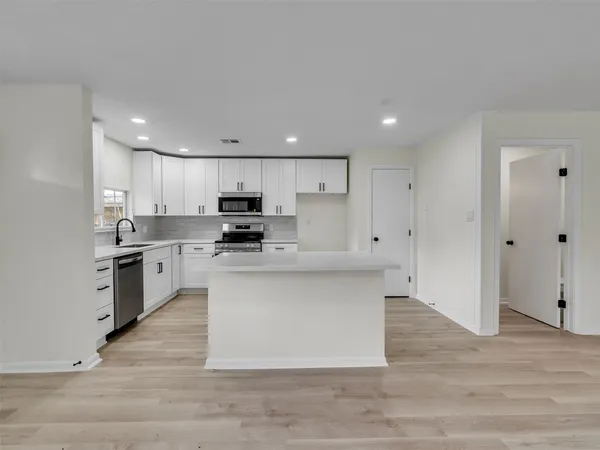 $2,000 | 215 Sparkling Water Drive, Huffman, TX 77336