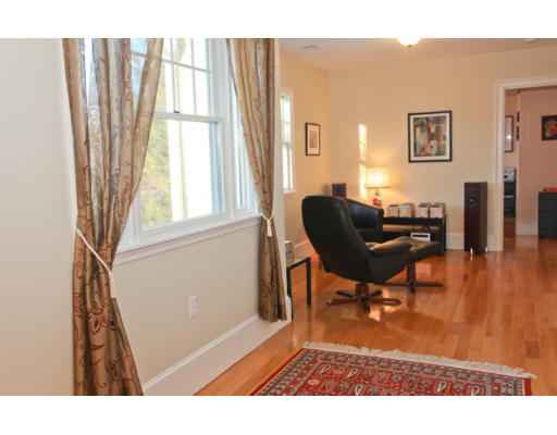 19 Sunset Road Winchester, MA 01890 - Photo 11 of 12 Gallery Image 11