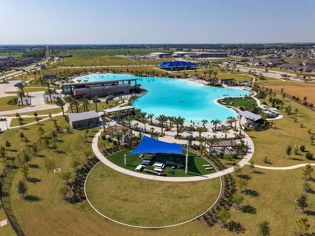 a view of a ocean with big room