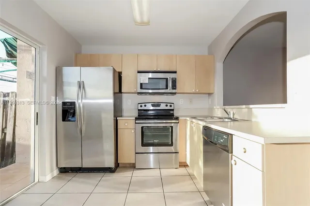 $2,370 | 17166 Southwest 138th Court, Miami, FL 33177