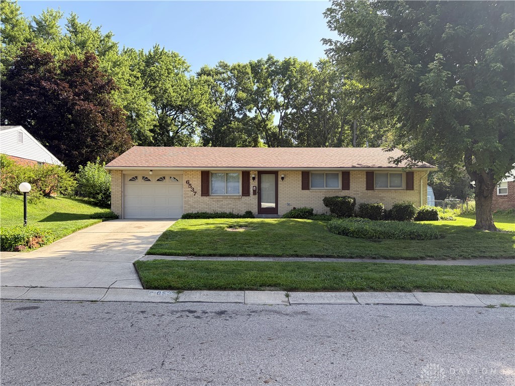 6537 Highbury Road Dayton, OH 45424 - Photo 1 of 17