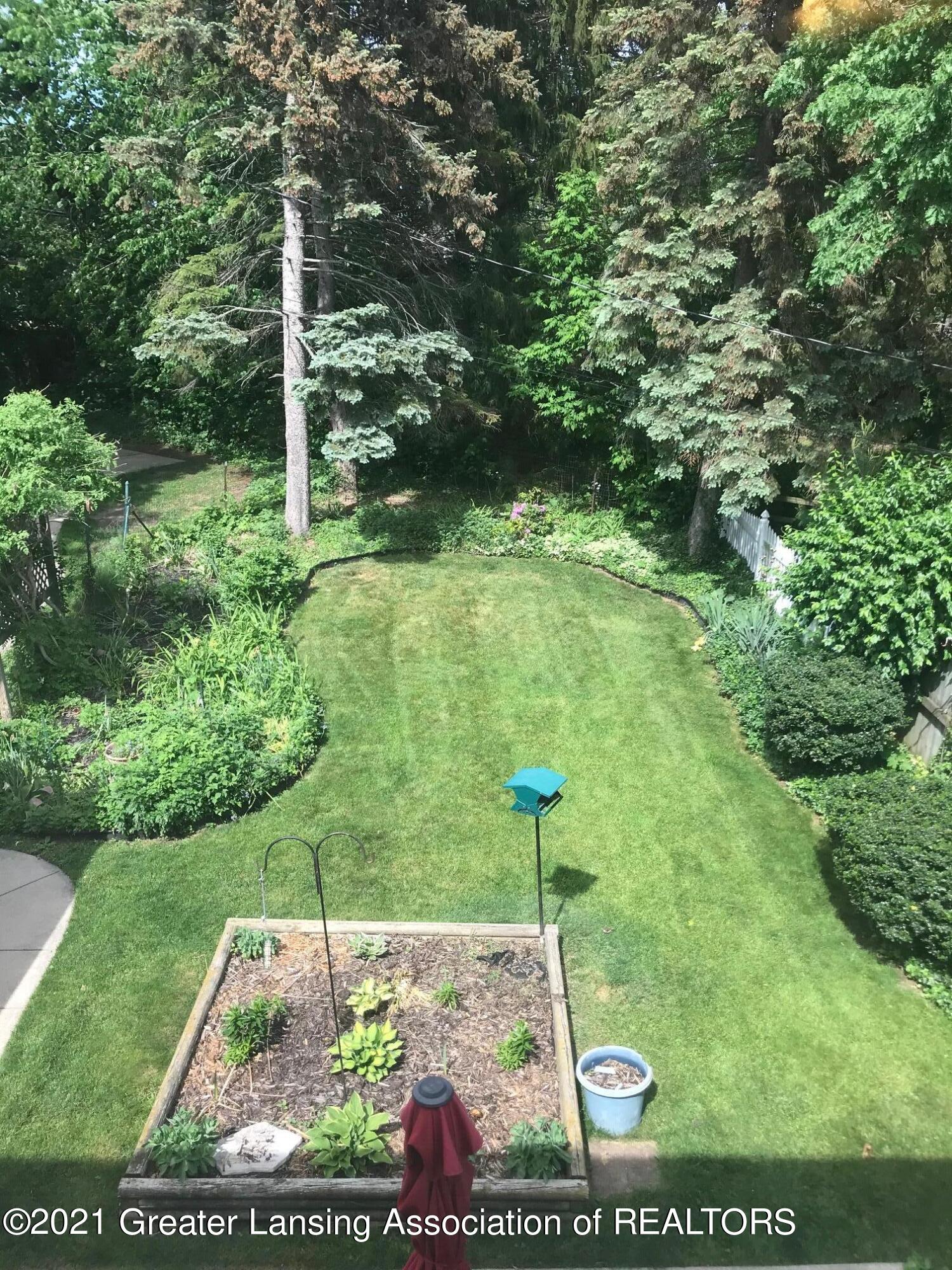 625 Snyder Road East Lansing, MI 48823 - Photo 4 of 30 Yard.