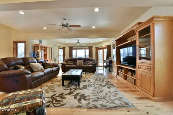$1,299,900 | 109 Sunset Drive, Broadalbin, NY 12025