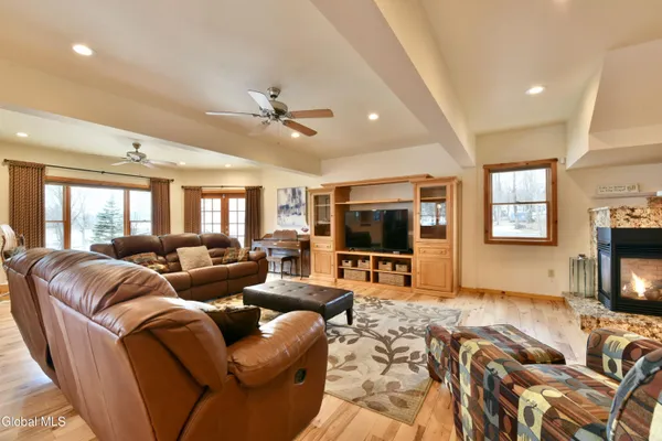 $1,299,900 | 109 Sunset Drive, Broadalbin, NY 12025