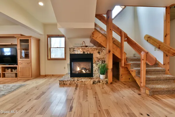 $1,299,900 | 109 Sunset Drive, Broadalbin, NY 12025