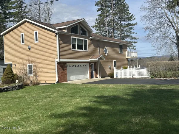 $1,299,900 | 109 Sunset Drive, Broadalbin, NY 12025