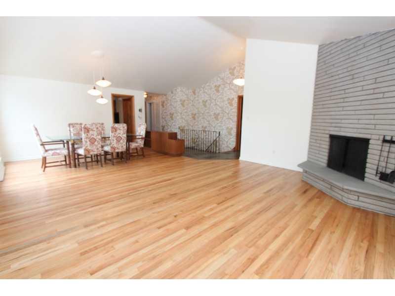 264 Sleepy Hollow Road Mt. Lebanon, PA 15216 - Photo 2 of 12 Great Room.