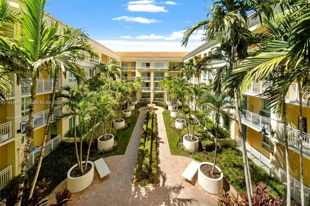 $2,200 | 7350 Southwest 89th Street, Unit 411S, Miami, FL 33156