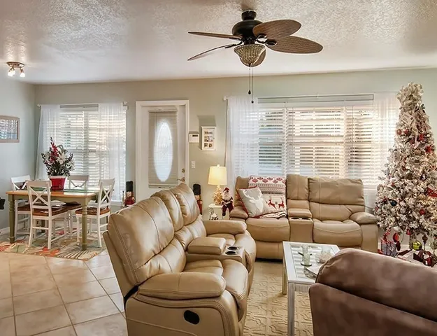 $2,200 | 1550 4th Avenue, Vero Beach, FL 32960