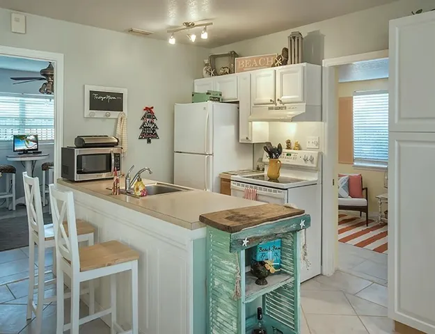 $2,200 | 1550 4th Avenue, Vero Beach, FL 32960