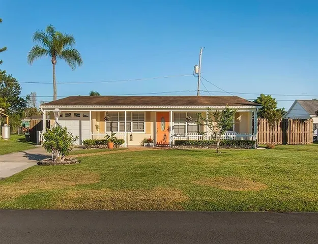 $2,200 | 1550 4th Avenue, Vero Beach, FL 32960