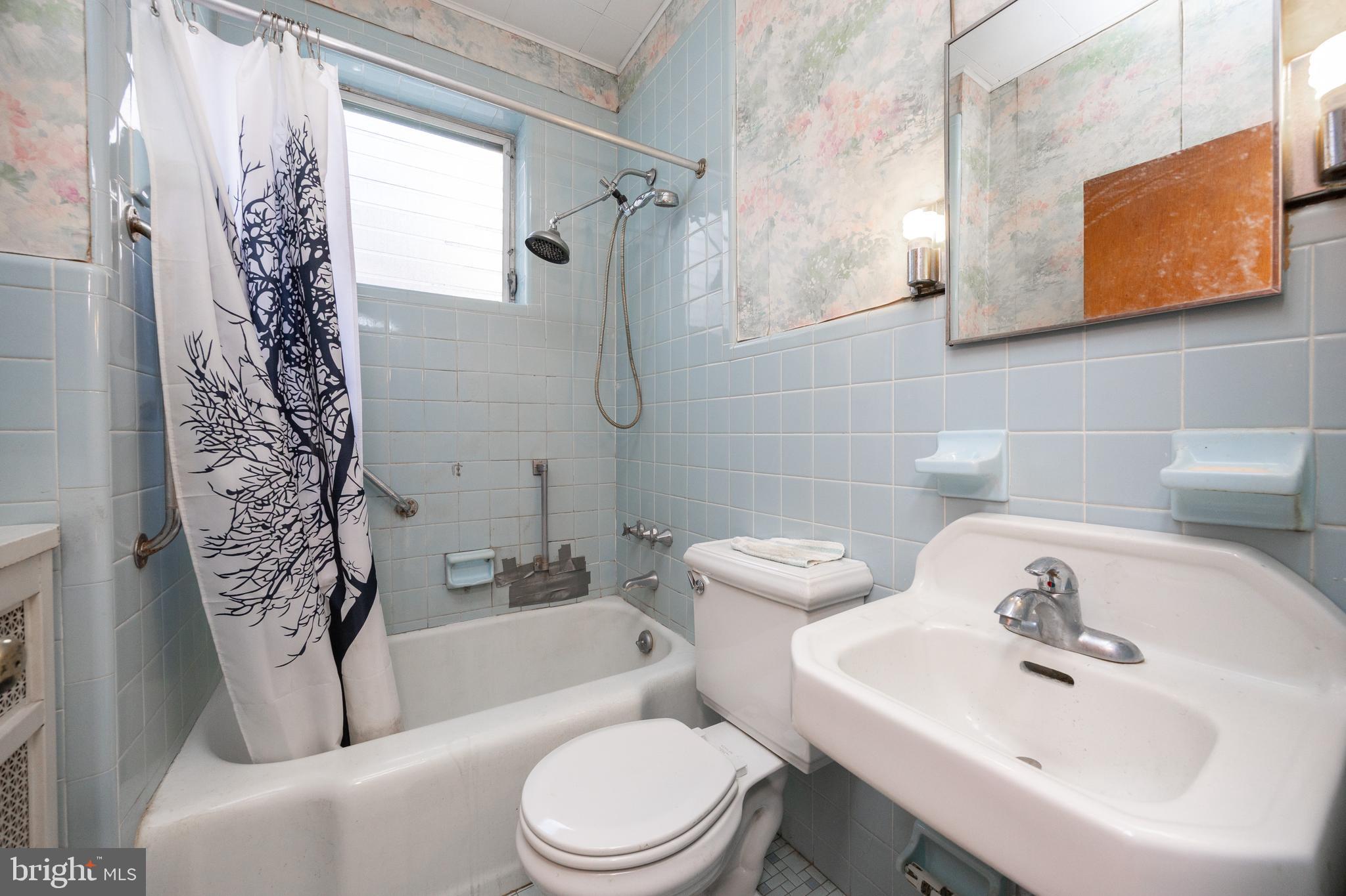 419 North Swarthmore Avenue Ridley Park, PA 19078 - Photo 22 of 39 Bathroom 2nd floor