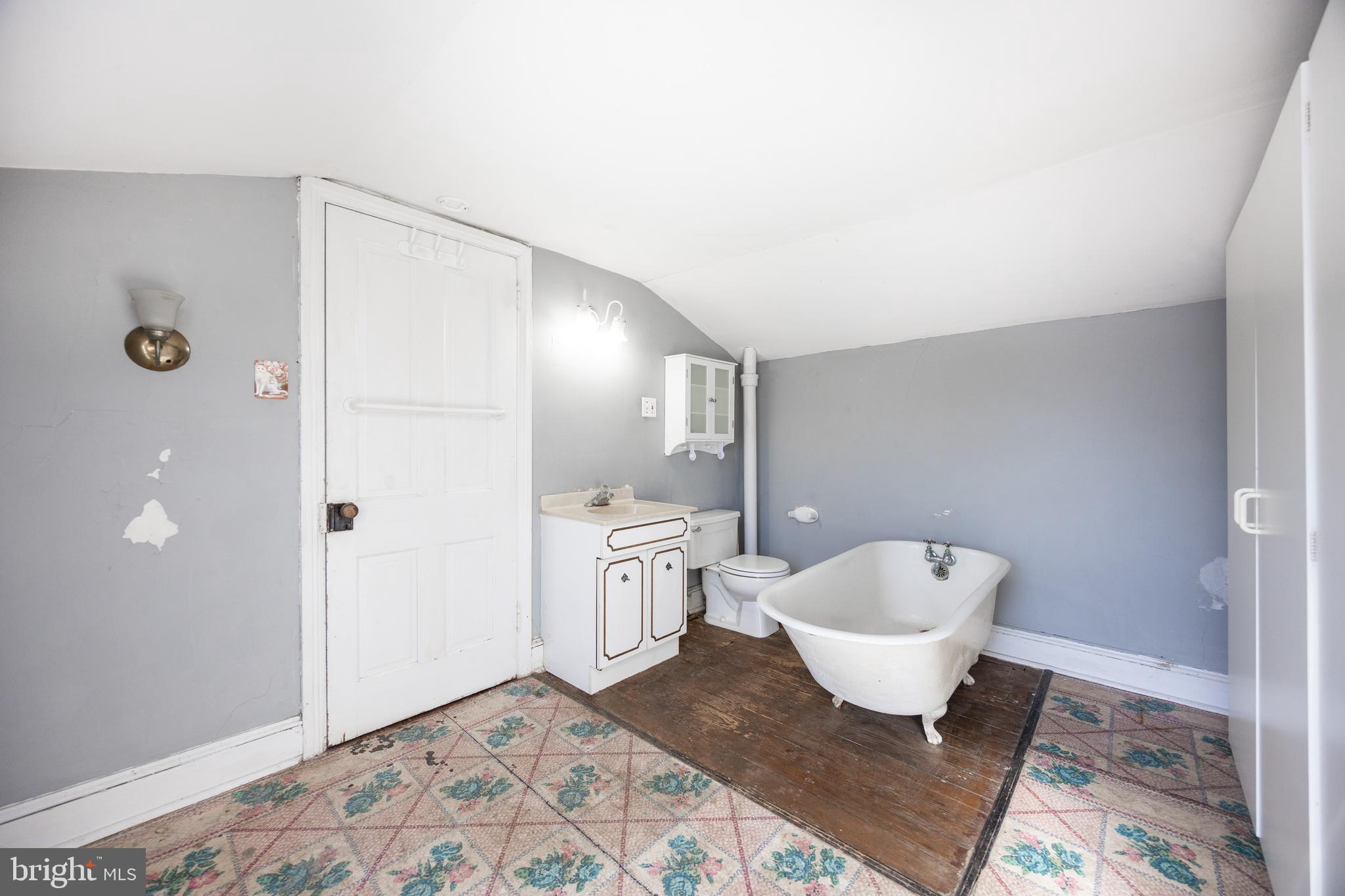 419 North Swarthmore Avenue Ridley Park, PA 19078 - Photo 28 of 39 Bathroom 3rd floor