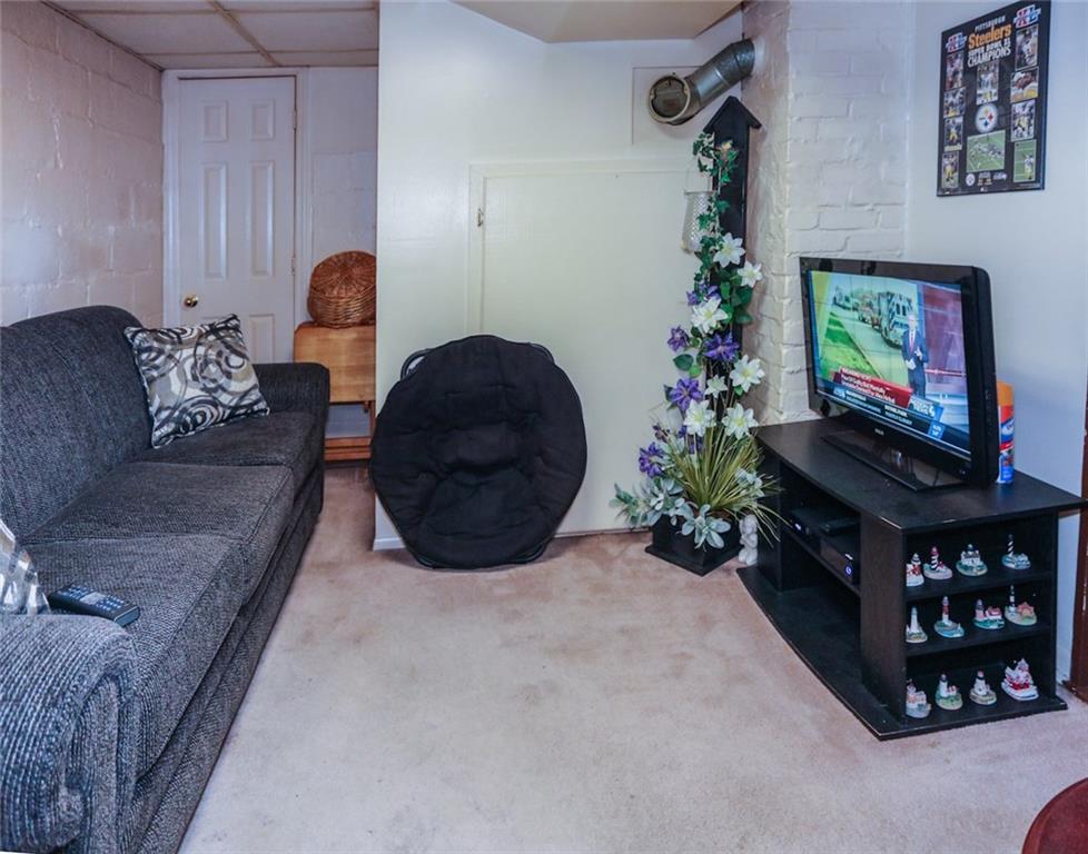 101 Undercliff Road Midland, PA 15059 - Photo 10 of 20 Sitting/Additional TV room