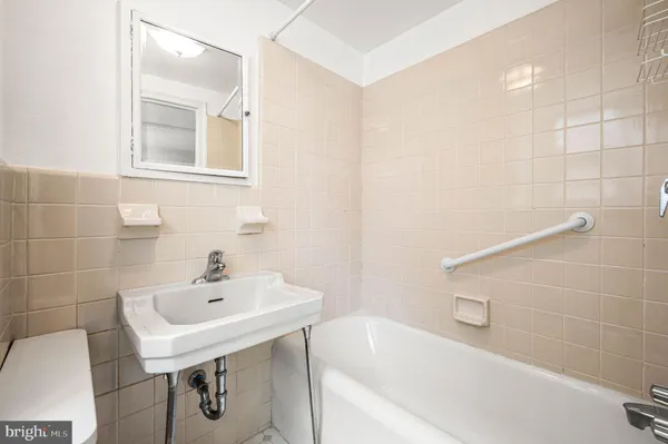 $449,000 | 1901 Walnut Street, Unit 17F, Philadelphia, PA 19103