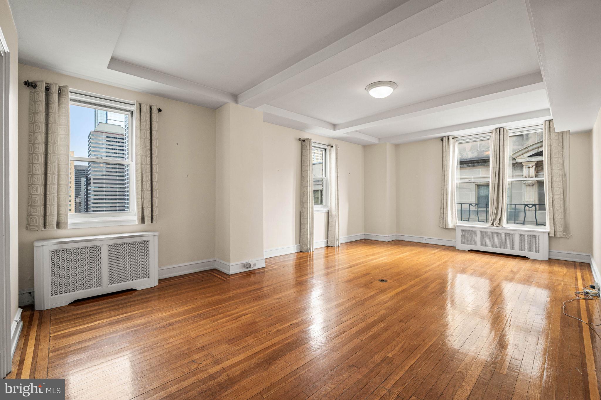 1901 Walnut Street, Unit 17F Philadelphia, PA 19103 - Photo 3 of 25 Living/dinning room