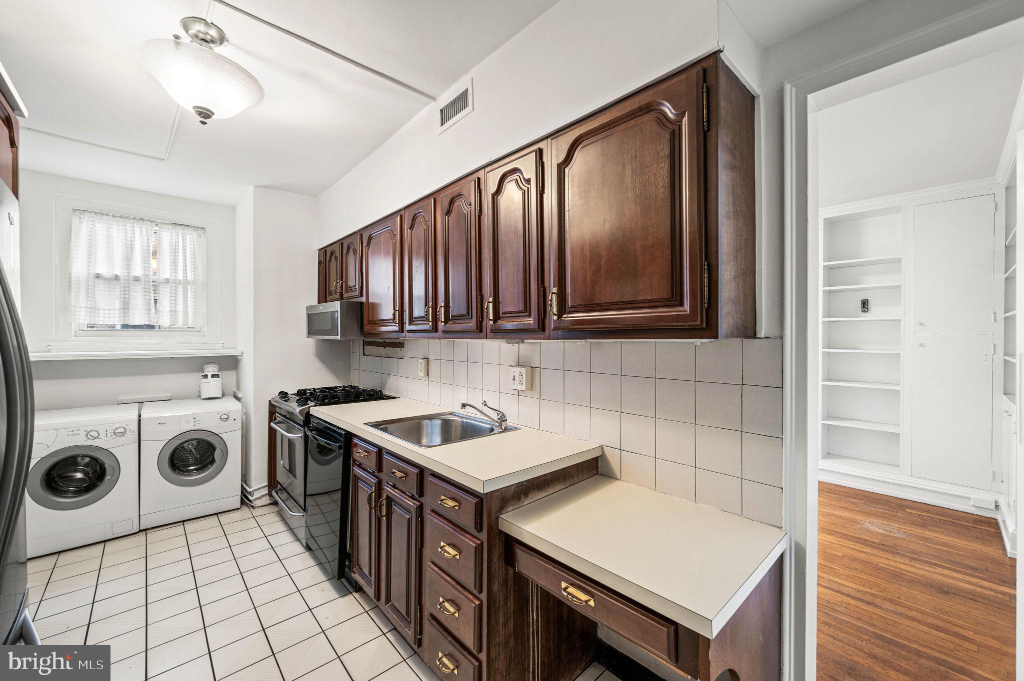1901 Walnut Street, Unit 17F Philadelphia, PA 19103 - Photo 9 of 25 Kitchen