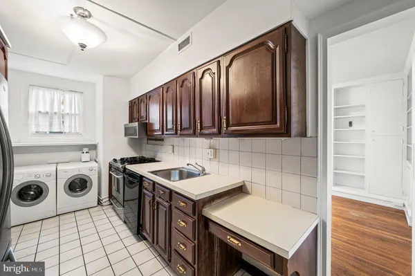 $449,000 | 1901 Walnut Street, Unit 17F, Philadelphia, PA 19103