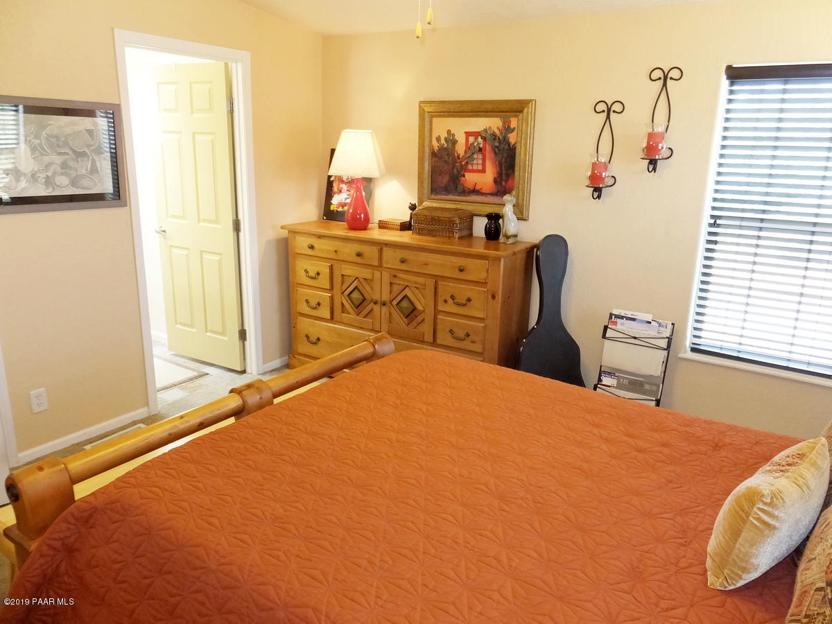 199 North Ambassador Road Dewey, AZ 86327 - Photo 23 of 36 En-Suite Bath