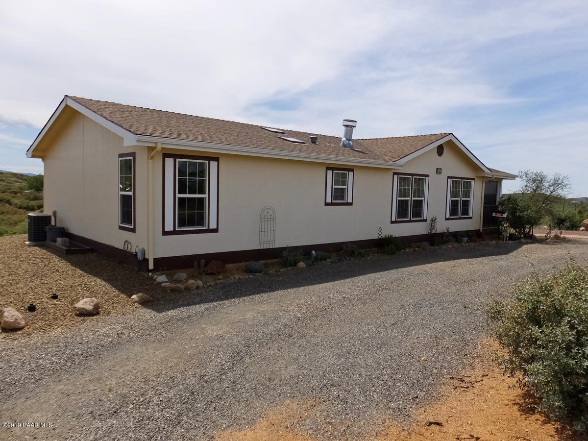 199 North Ambassador Road Dewey, AZ 86327 - Photo 4 of 36 Front Showing Circular Driveway