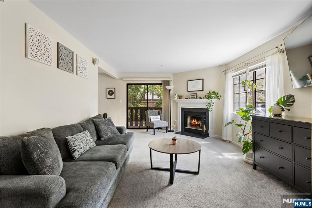 1612 Faulkner Court Mahwah, NJ 07430 - Photo 2 of 13