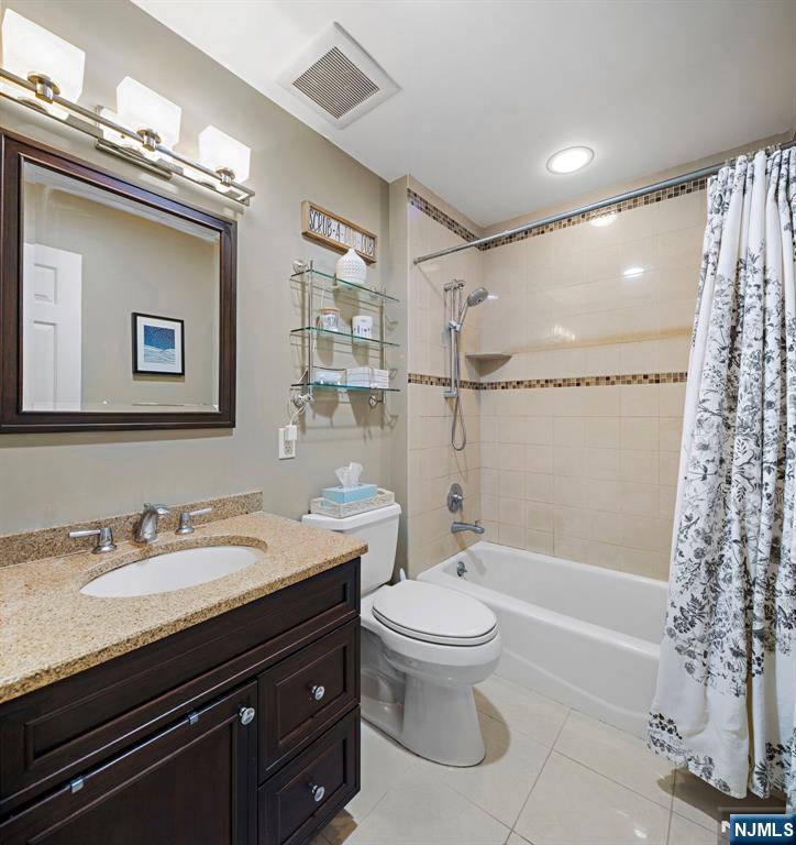 1612 Faulkner Court Mahwah, NJ 07430 - Photo 7 of 13