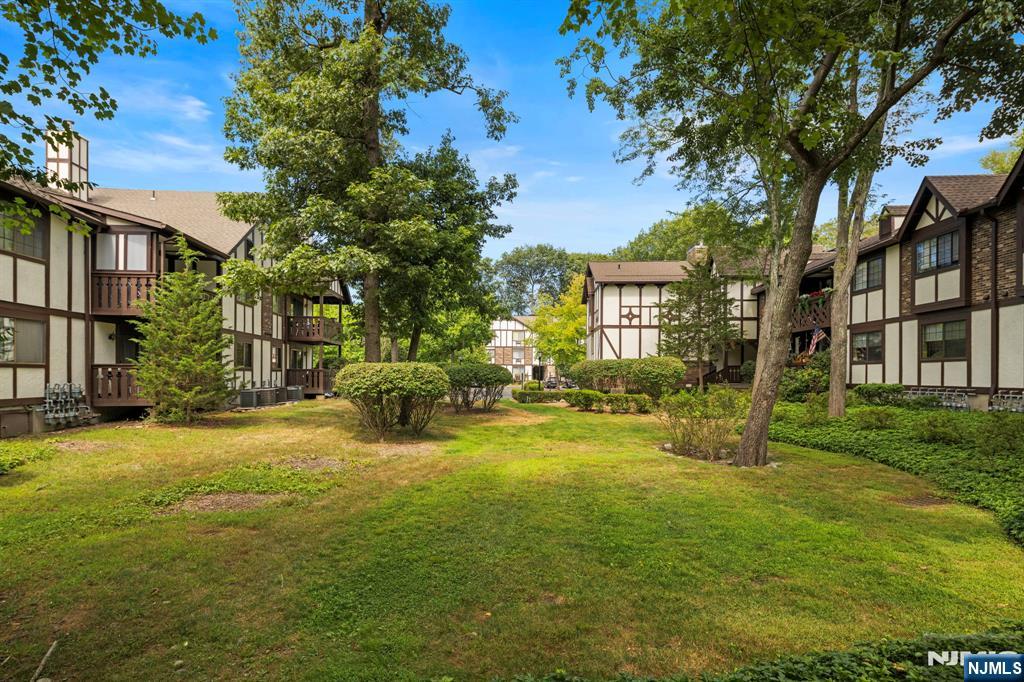 1612 Faulkner Court Mahwah, NJ 07430 - Photo 10 of 13