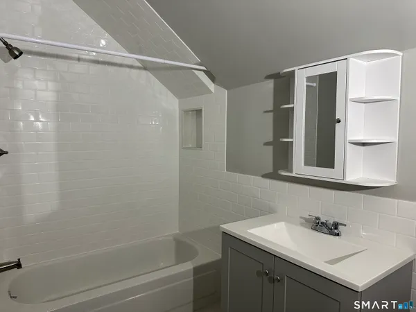 $2,500 | 1537 Chapel Street, Unit 2, New Haven, CT 06511