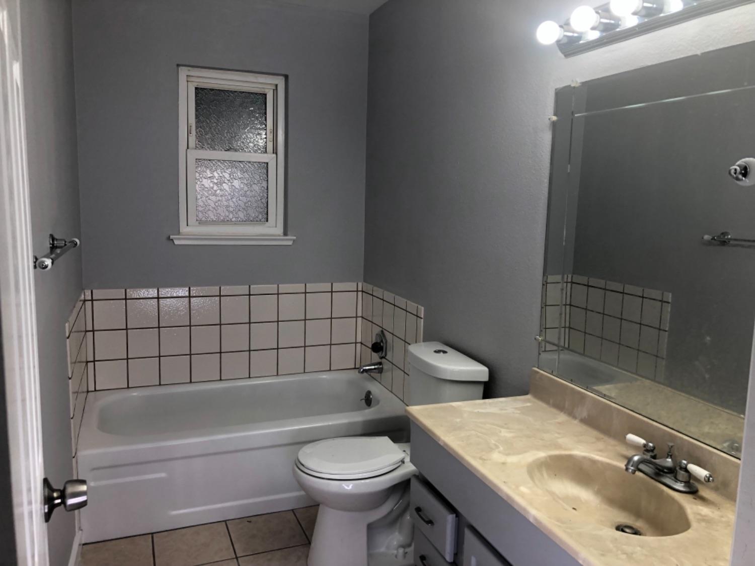 578 South 8th Street Kerman, CA 93630 - Photo 11 of 23