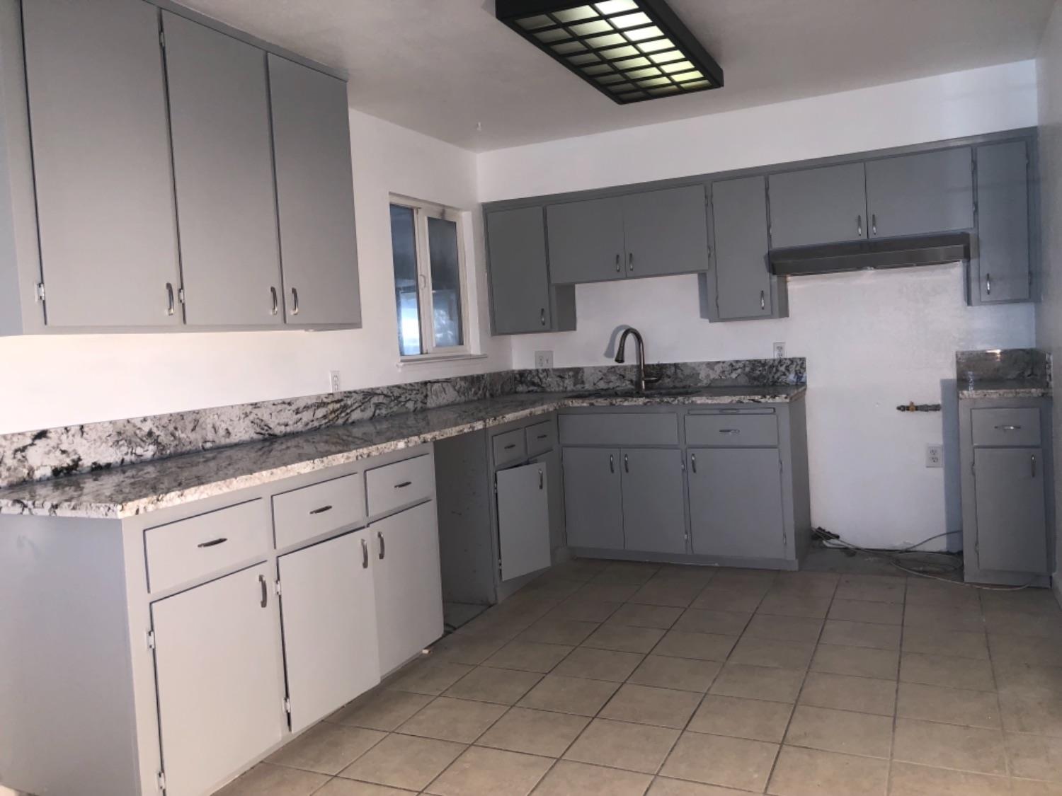 578 South 8th Street Kerman, CA 93630 - Photo 4 of 23