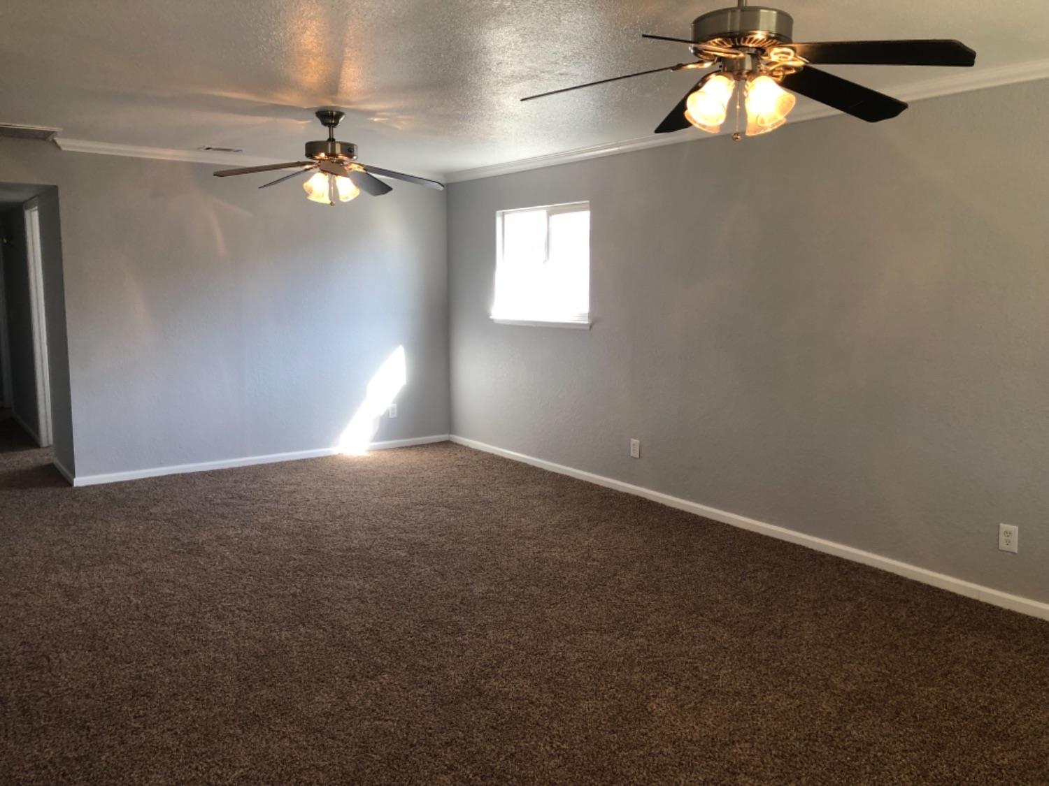 578 South 8th Street Kerman, CA 93630 - Photo 8 of 23