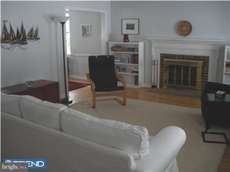 45 Server Lane Springfield, PA 19064 - Photo 3 of 12 Living Room