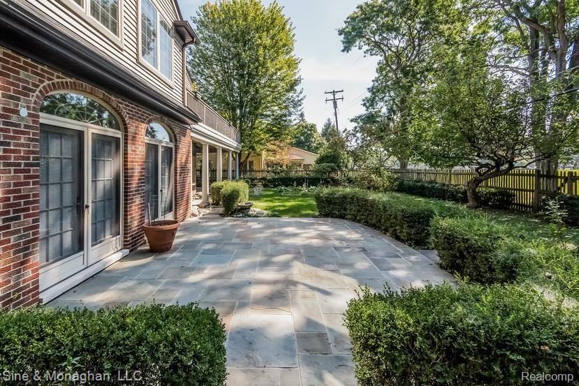 21 Hawthorne Road Grosse Pointe, MI 48236 - Photo 66 of 80 068-Patio-2094155-small.jpg