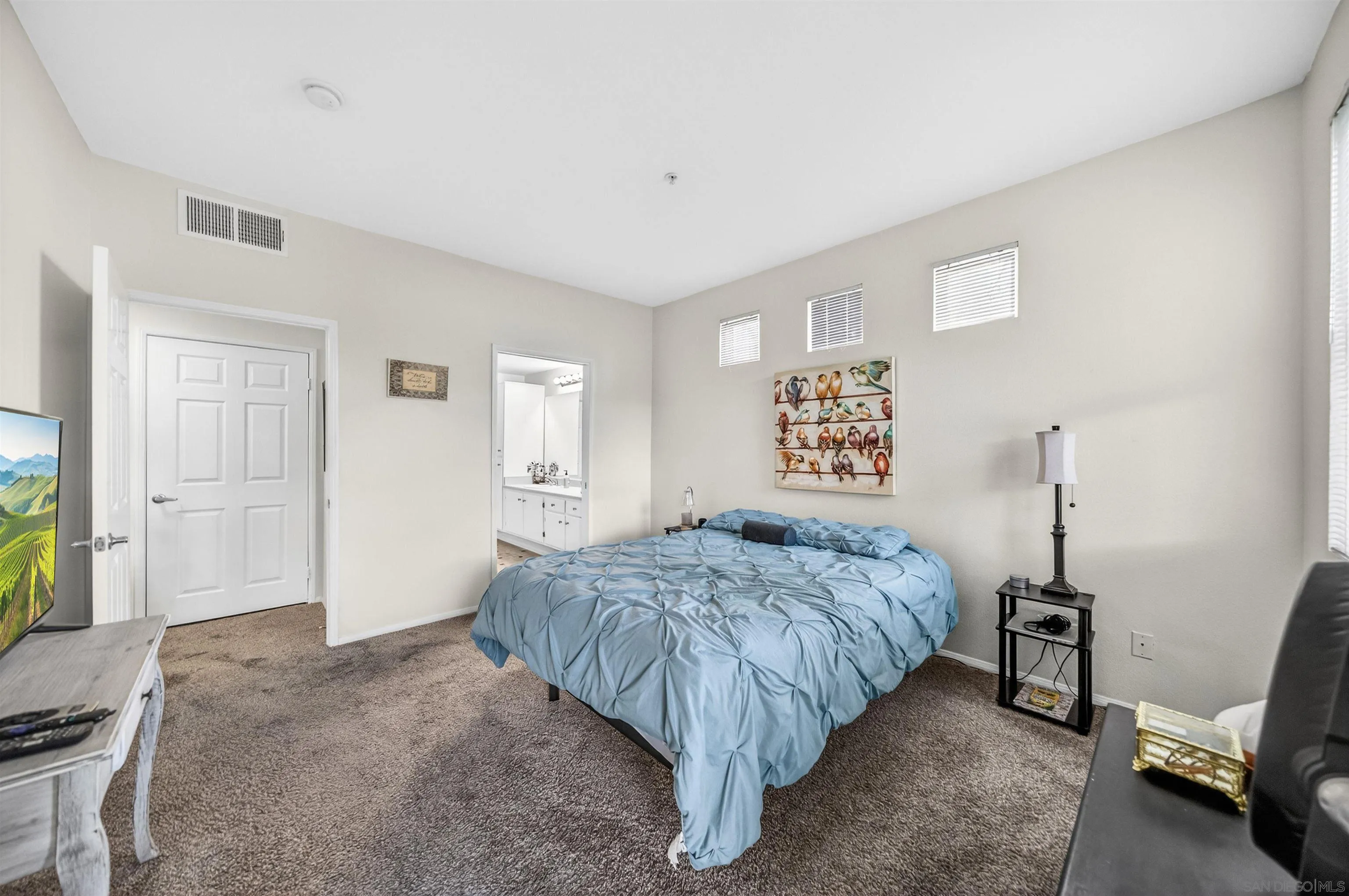 44706 Adam Lane Temecula, CA 92592 - Photo 20 of 36 a bedroom with a bed and a window