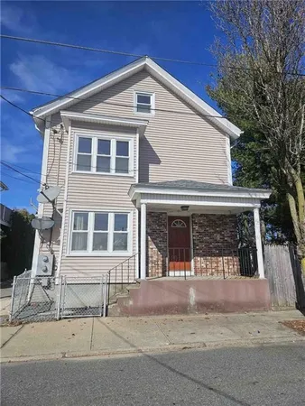 $2,400 | 61 Utton Avenue, Unit 2, Pawtucket, RI 02860