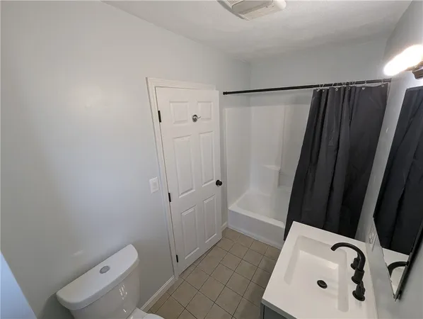 $2,400 | 61 Utton Avenue, Unit 2, Pawtucket, RI 02860