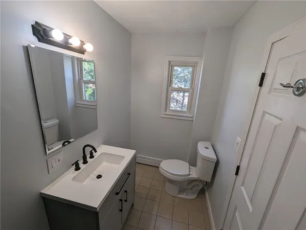 $2,400 | 61 Utton Avenue, Unit 2, Pawtucket, RI 02860