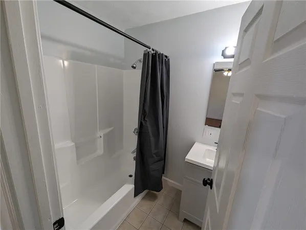 $2,400 | 61 Utton Avenue, Unit 2, Pawtucket, RI 02860