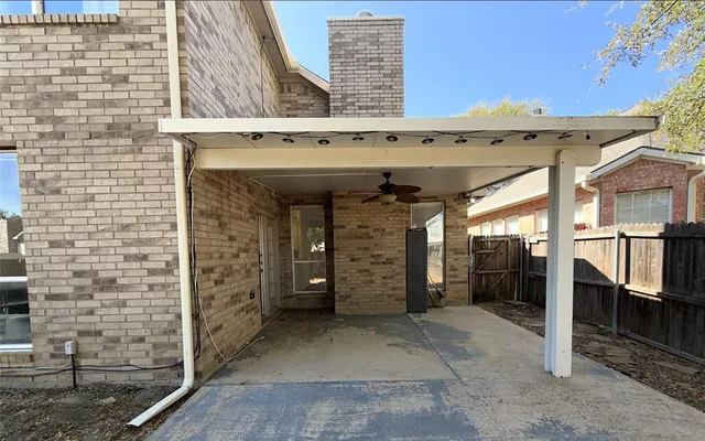 a view of a yard with sitting area