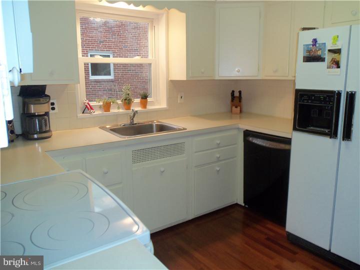 708 Cambridge Road Bala Cynwyd, PA 19004 - Photo 12 of 25 Kitchen