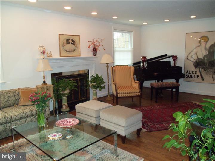 708 Cambridge Road Bala Cynwyd, PA 19004 - Photo 4 of 25 Living Room