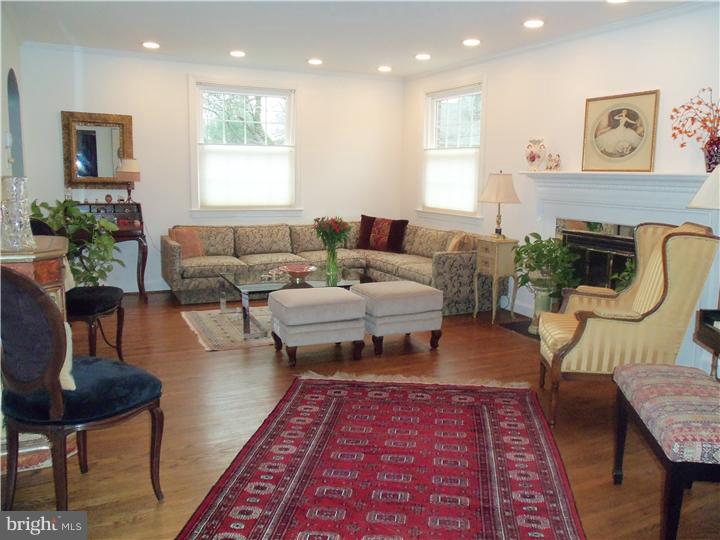708 Cambridge Road Bala Cynwyd, PA 19004 - Photo 6 of 25 Living Room