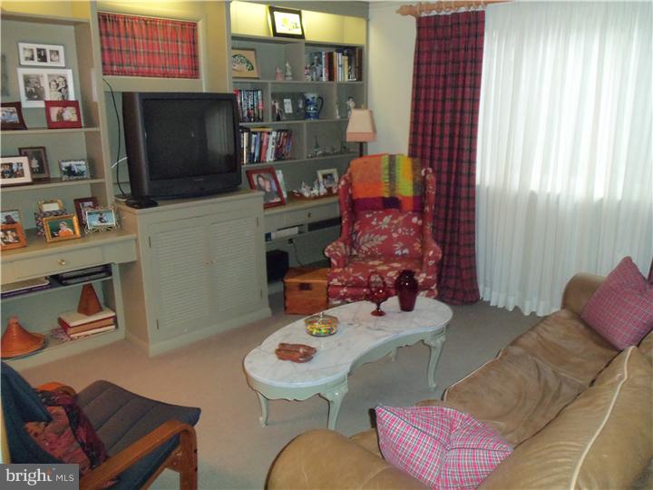 708 Cambridge Road Bala Cynwyd, PA 19004 - Photo 8 of 25 Family Room