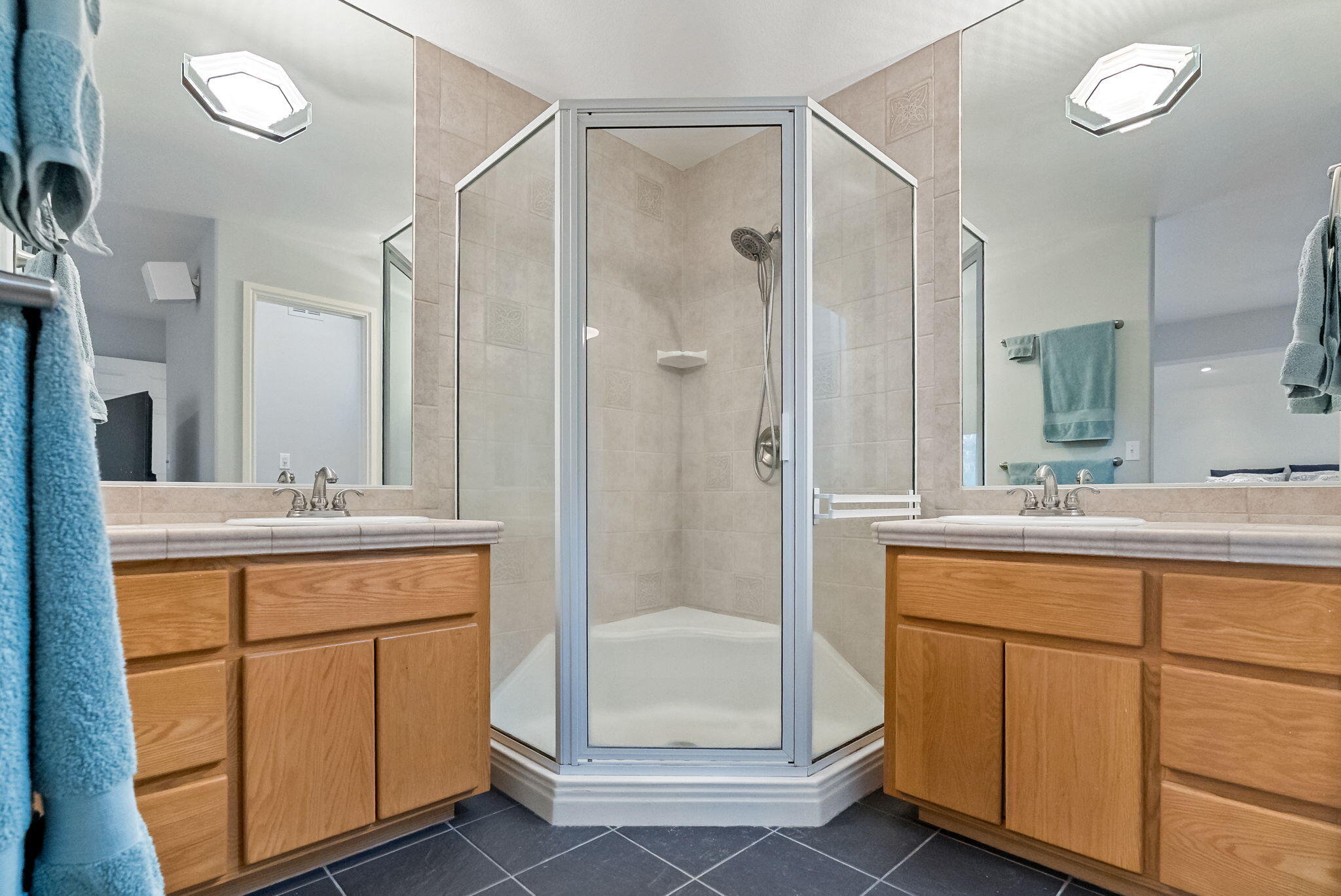900 Northwest Chelsea Loop Bend, OR 97703 - Photo 25 of 63 25-web-or-mls-Riley Visuals-25