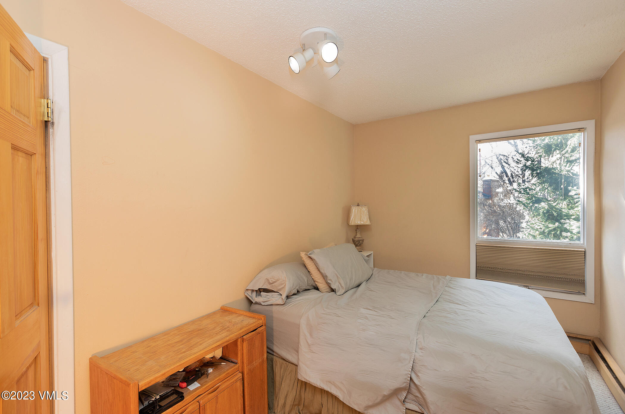 921 Red Sandstone Road, Unit D5 Vail, CO 81657 - Photo 7 of 16 a bedroom with a bed and a window