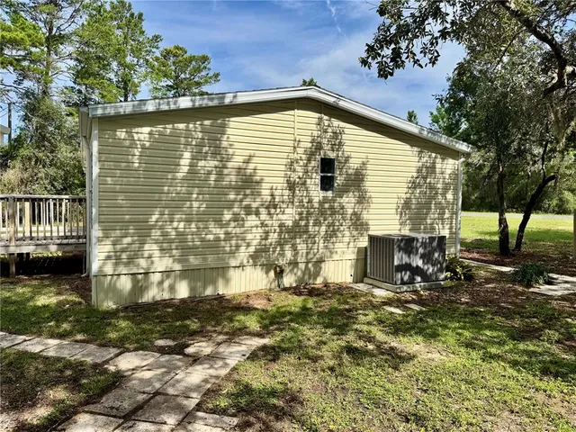 a view of a house with backyard