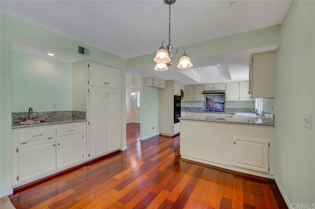 8 Bull Run Irvine, CA 92620 - Photo 14 of 52 Kitchen with nook area