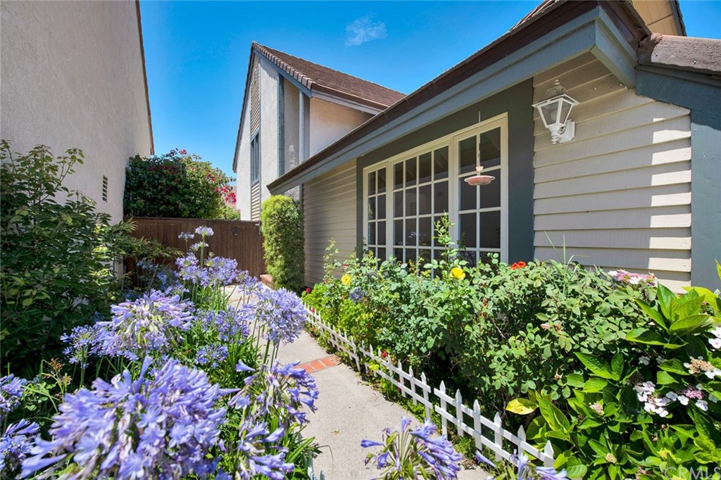 8 Bull Run Irvine, CA 92620 - Photo 48 of 52 Side yard entry to the house