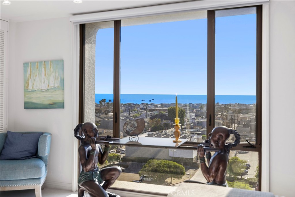 601 Lido Park Drive, Unit 6F Newport Beach, CA 92663 - Photo 5 of 28 a living room with furniture