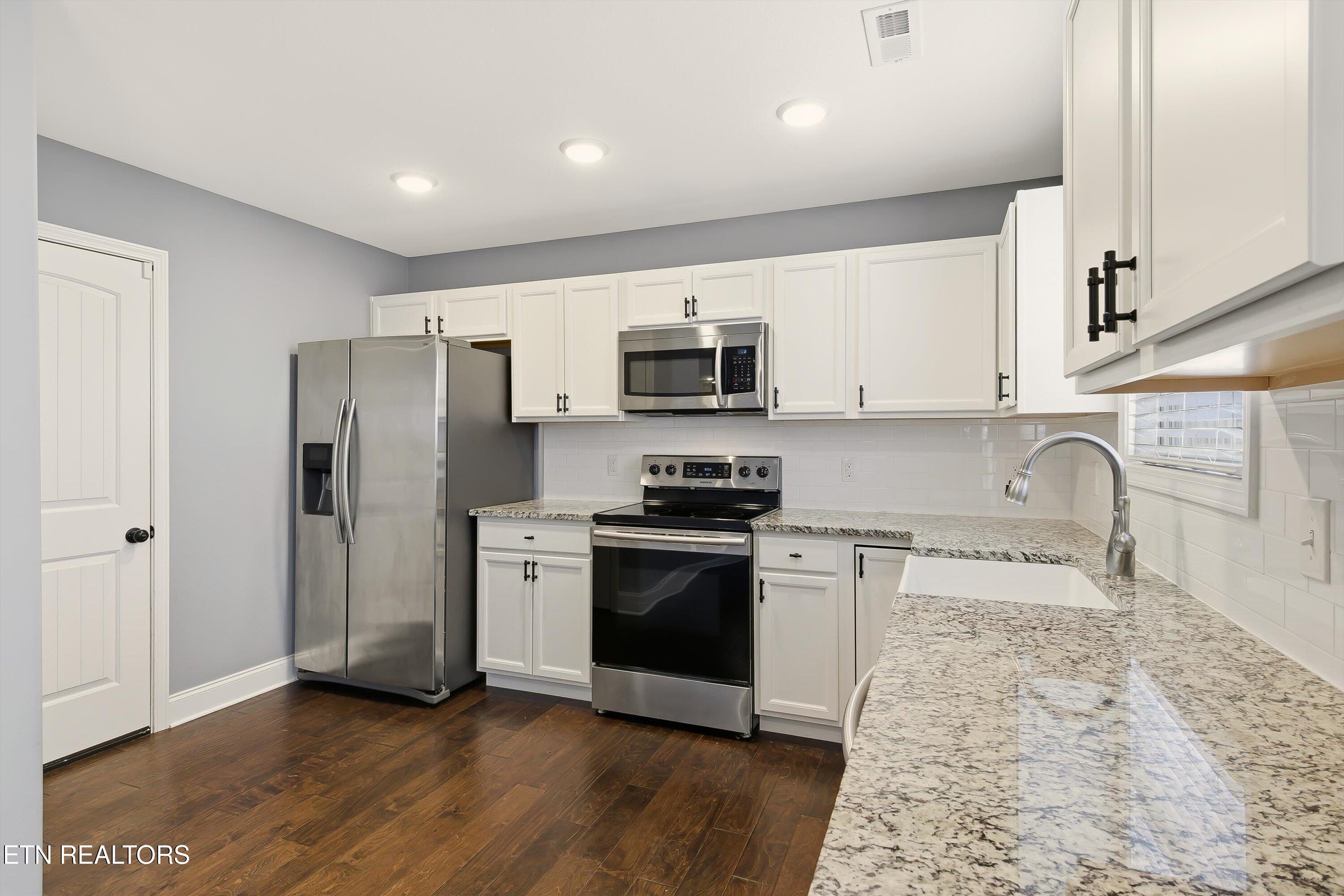 7928 Poplar Grove Lane Powell, TN 37849 - Photo 12 of 37 Kitchen